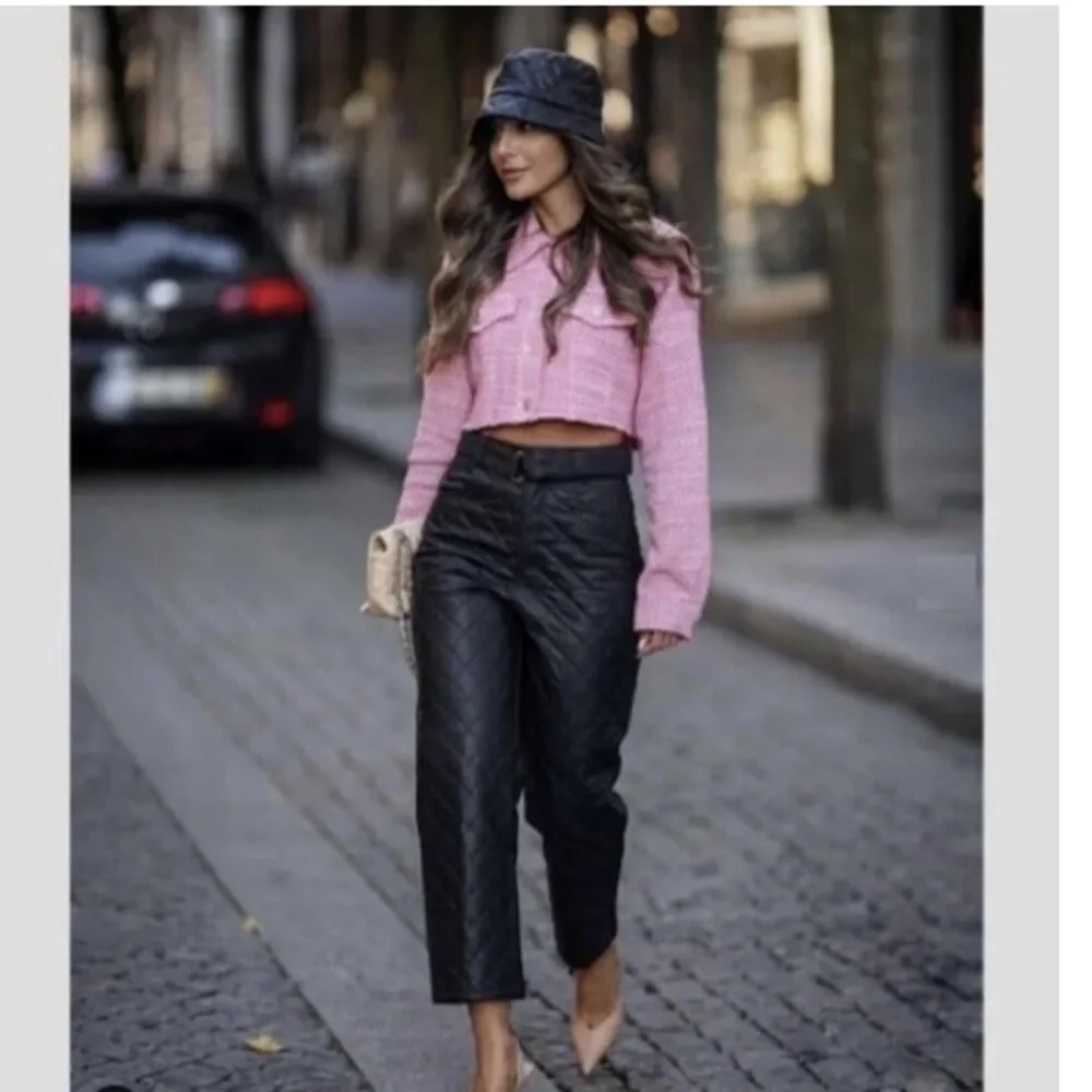 NWT Zara Faux Leather Quilted Belted Cropped Pants Size Medium - Picture 1 of 11